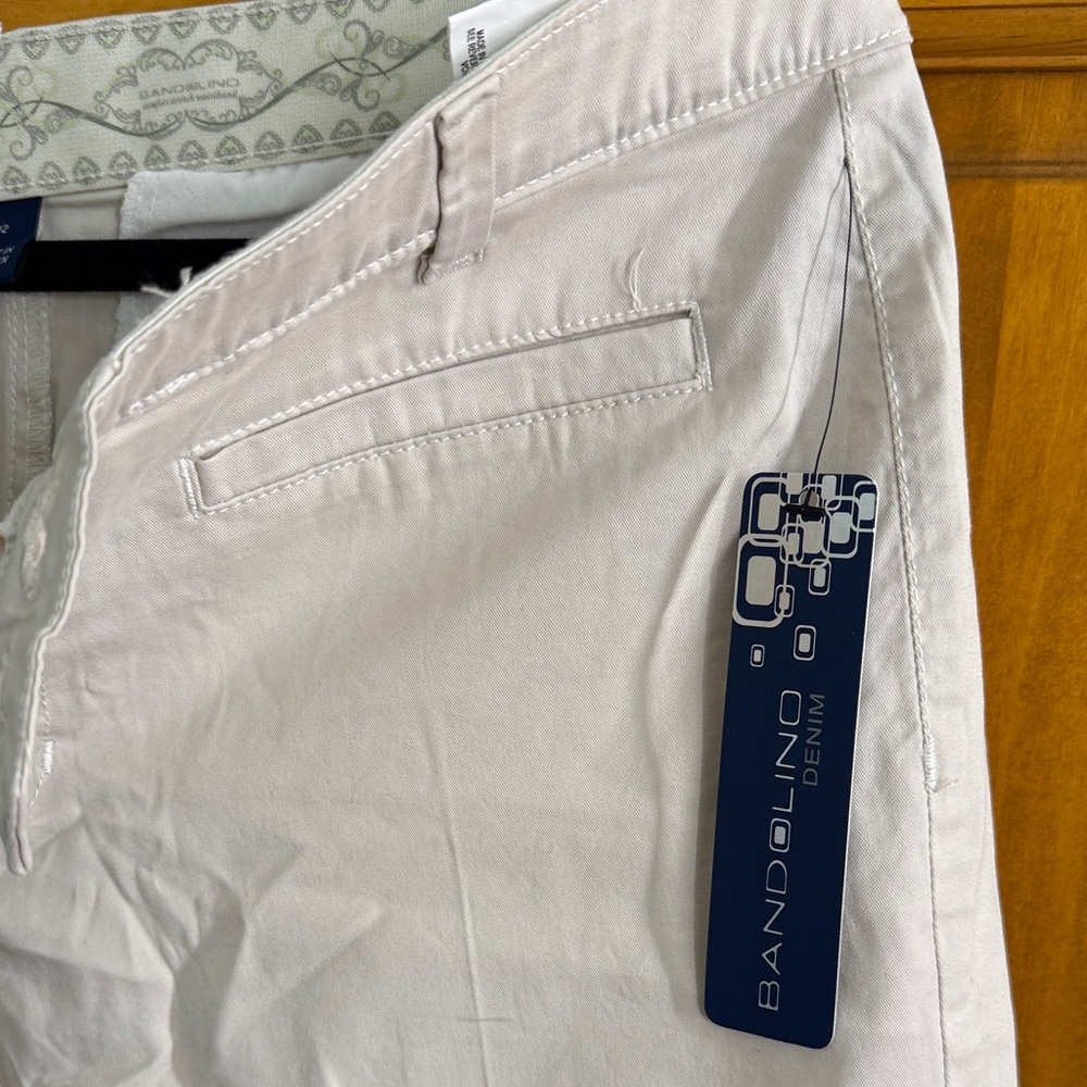 Bandolino Women's Cream Capris - Picture 4 of 7